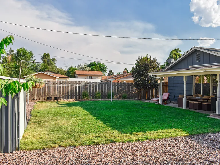 513 Rose Dr — Photo 5