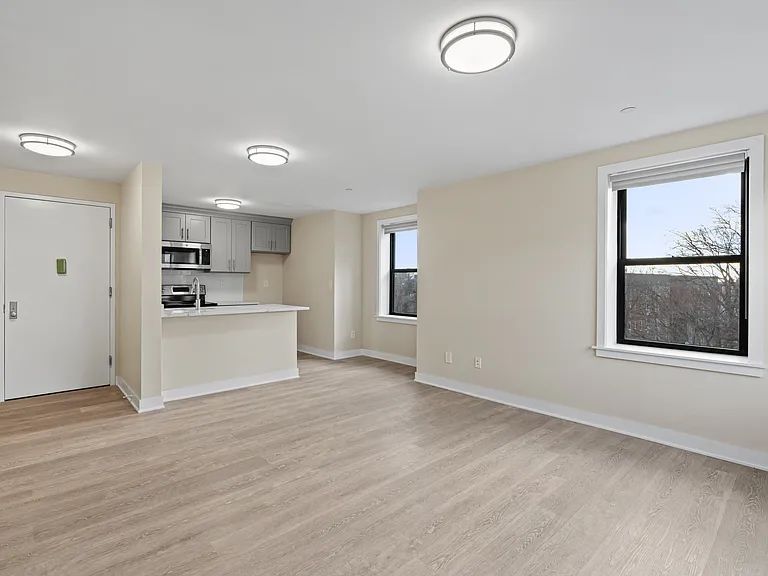 Wakefield Station Apartments — Photo 13
