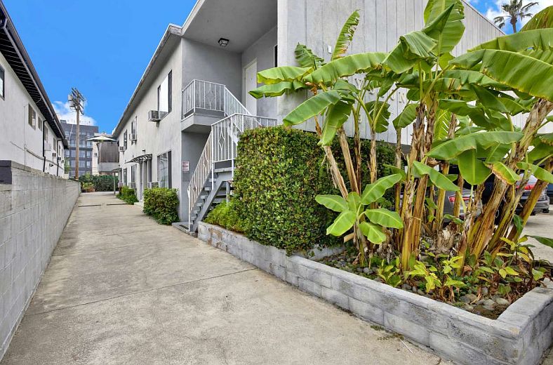 2nd image of 3609 Keystone Ave APT 2