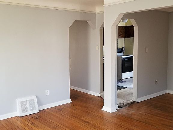 5th image of 995 Argyle Ave