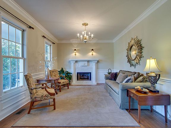 5th image of 915 Yearling Way