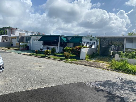 Exterior Neighborhood (street photo)