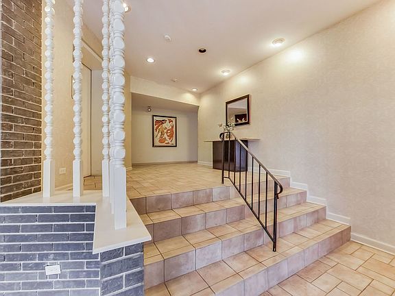 4th image of 4940 Foster St APT 409
