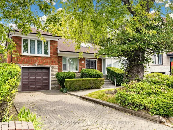108 York Downs Dr, Toronto, ON M3H 2G7