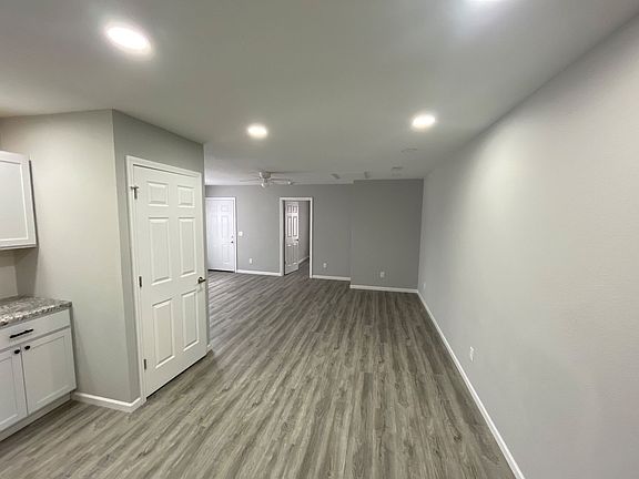 5th image of 309 Grant Ct #398eb092a