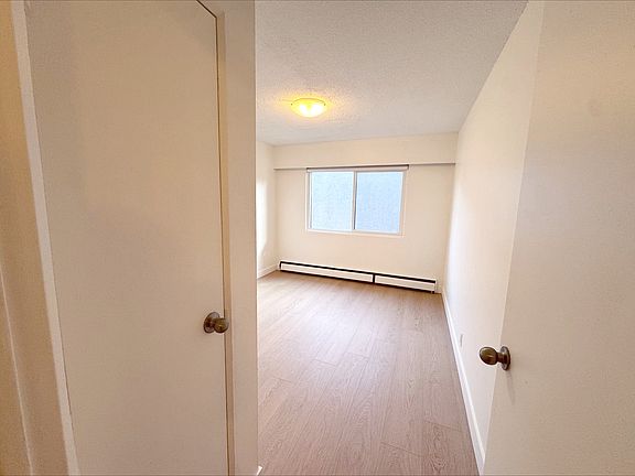 4th image of 2228 Franklin St #314