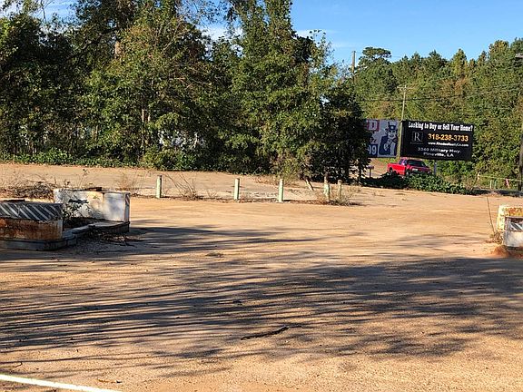 3rd image of 2705 Shreveport Hwy