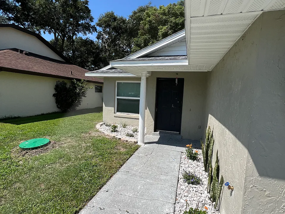 1906 Dixie Belle Dr