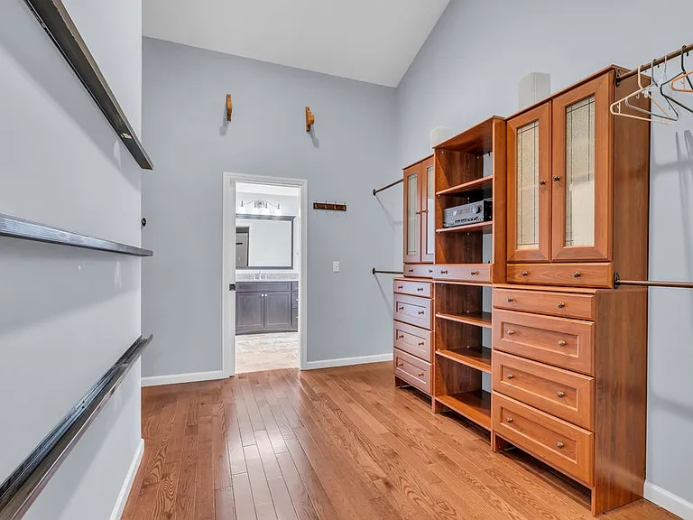 607 Wildwood Rd — Photo 32