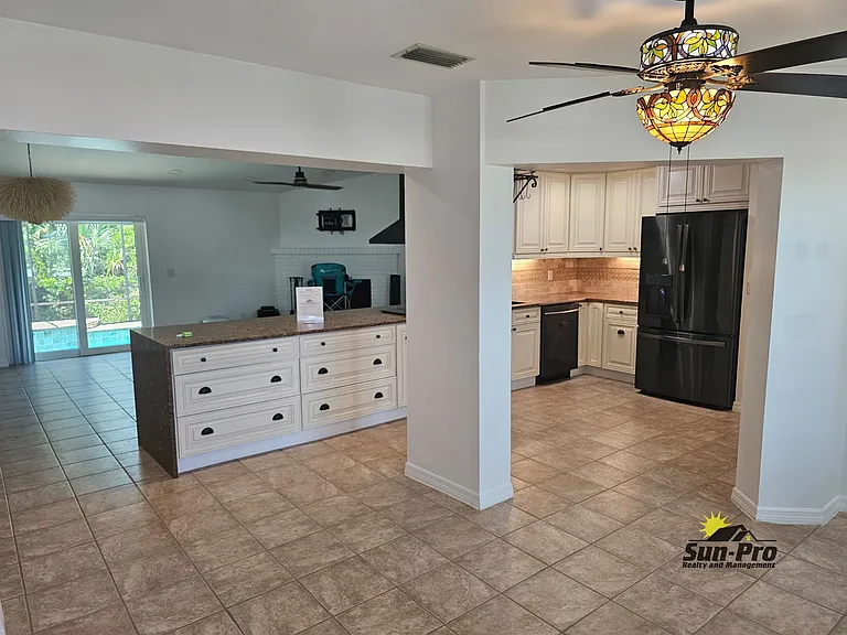 139 Riverwalk Ct — Photo 7