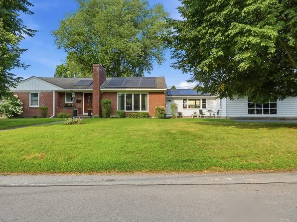 7 Pincushion Rd, Framingham, MA 01702