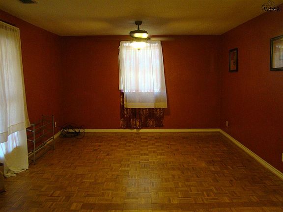 5th image of 307 W Park Ave