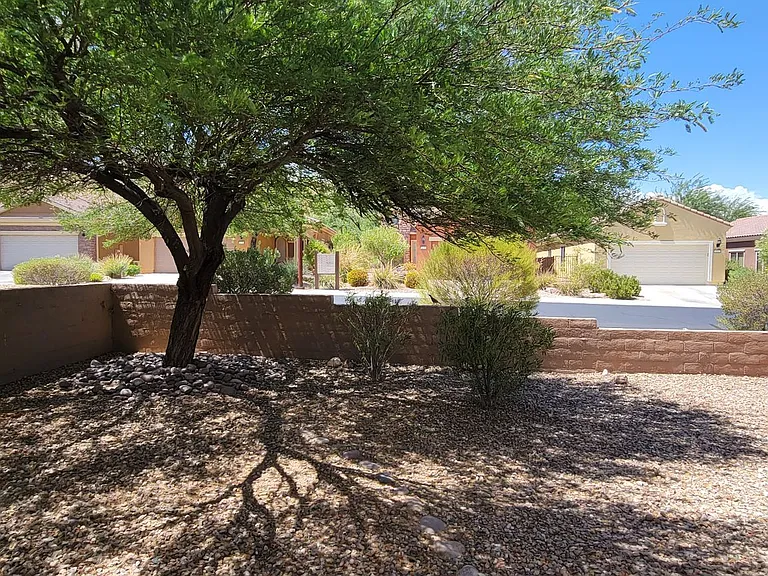 1342 Springdale Ln — Photo 36