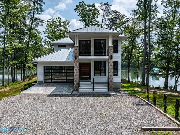 212A Gordon Dr, Weems, VA 22576