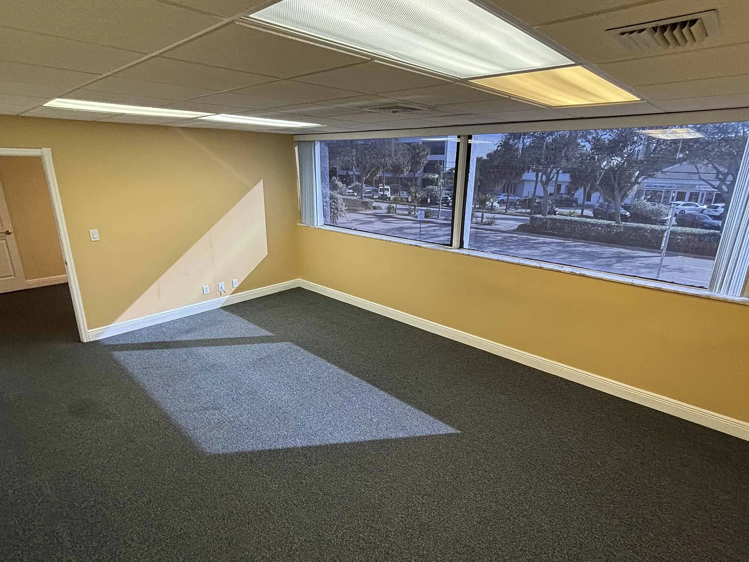 2727 E Oakland Park Blvd — Photo 3