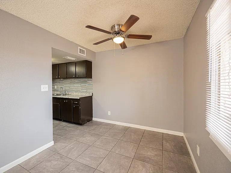 5414 W Lynwood St — Photo 8