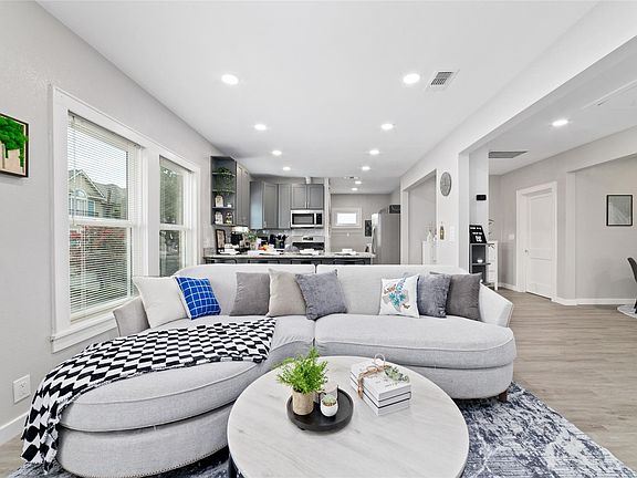 2nd image of 2501 Dunlavy St