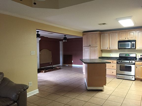 4th image of 12 Woodchase Ct