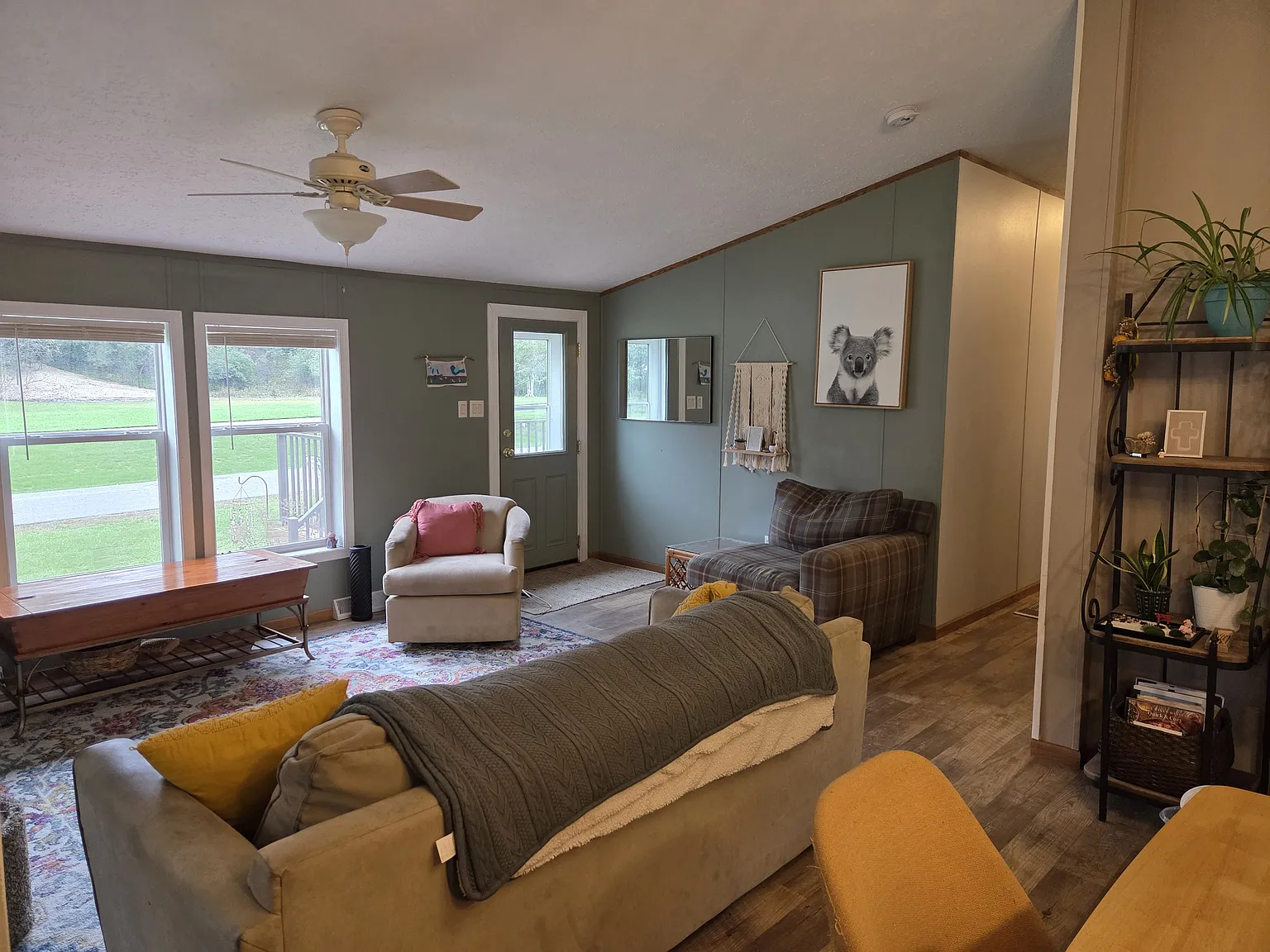 3 bed, 1100 sqft, $1,200 — Photo 3