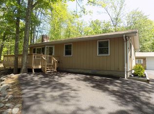 2111 Laurel Ct, Bushkill, PA 18324