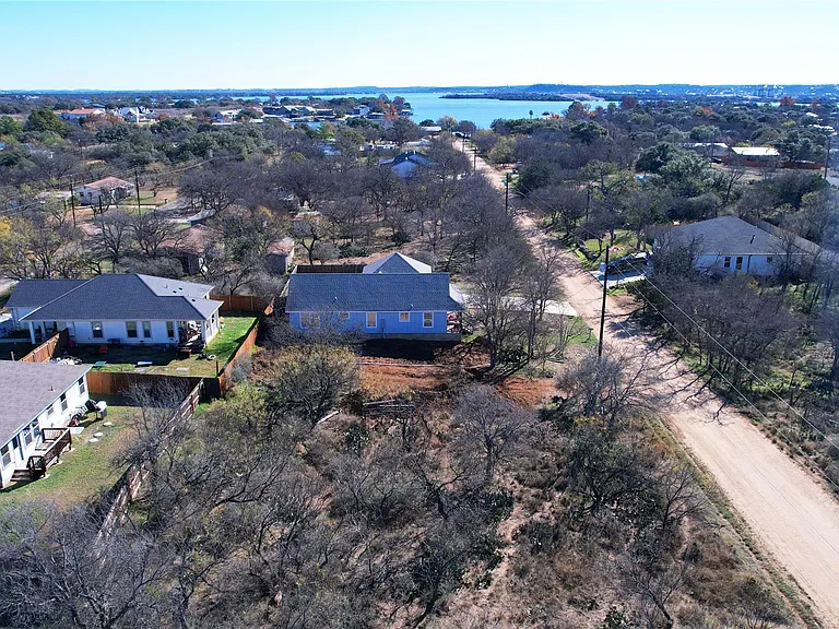 111 E Hickory Dr — Photo 4