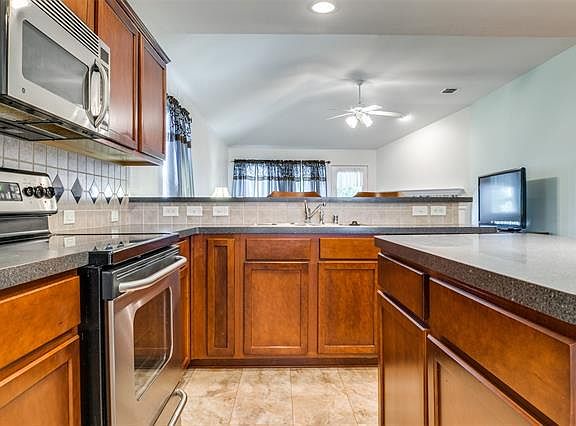 3rd image of 2053 Wildwood Dr