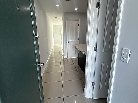 3rd image of 2419 SW 27th St APT 104