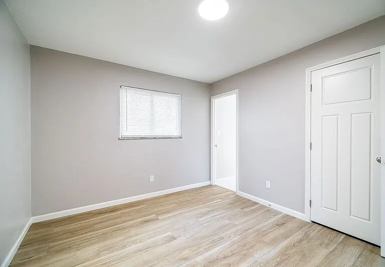1075 Oak St #E — Photo 17