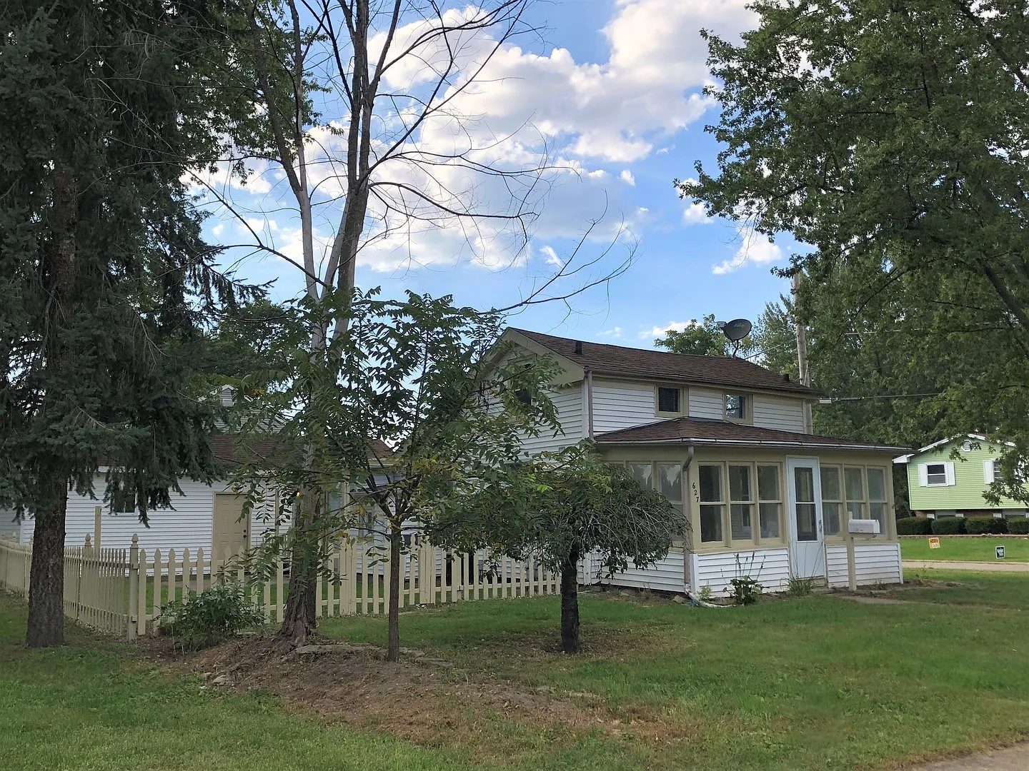 627 Park St photo 1