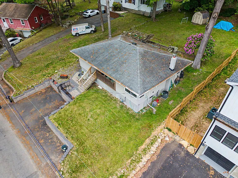 14 Valley View Dr — Photo 2