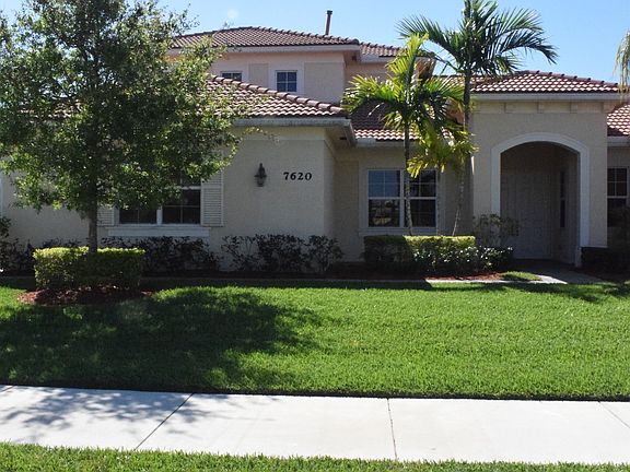 3rd image of 7620 SE Belle Maison Dr