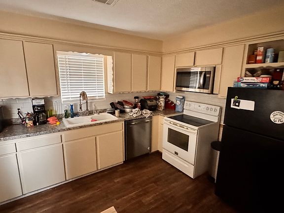 3rd image of 920 Flamingo Ave