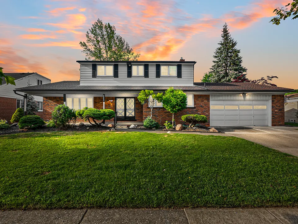 8362 Sunburst St