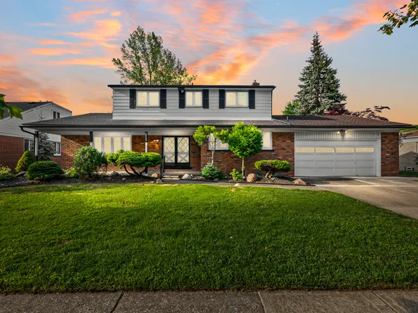 8362 Sunburst St, Center Line, MI 48015