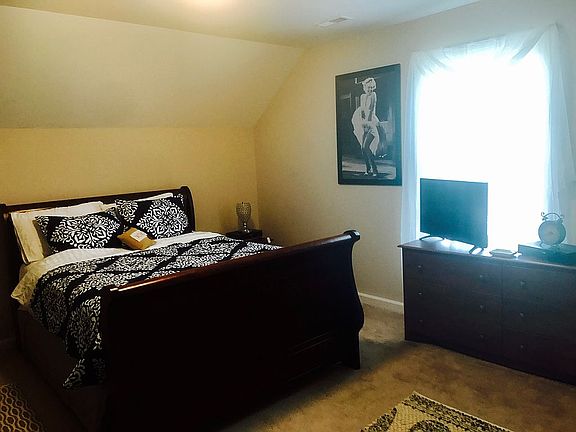 Lg. Bedroom above garage