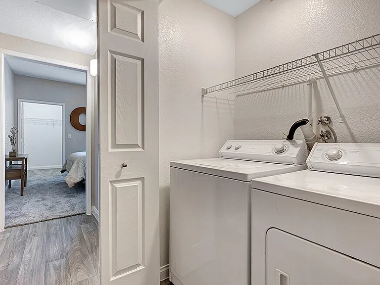 Canyon Villas Apartments — Photo 11