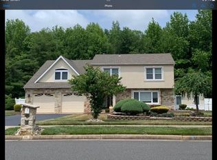 28 Devon Dr, Manalapan, NJ