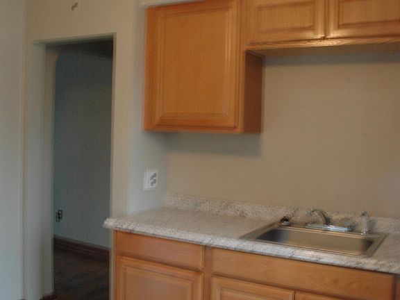 5th image of 640 Butler Ave