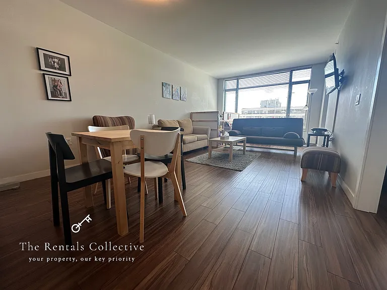 215 W 1st St #204 — Photo 7