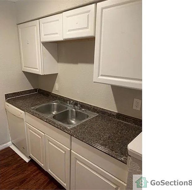 2nd image of 3400 Garden Oaks Dr