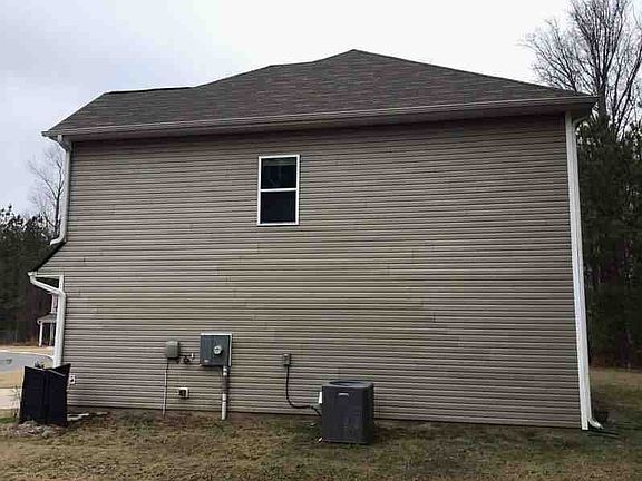 3rd image of 450 Collington Cir