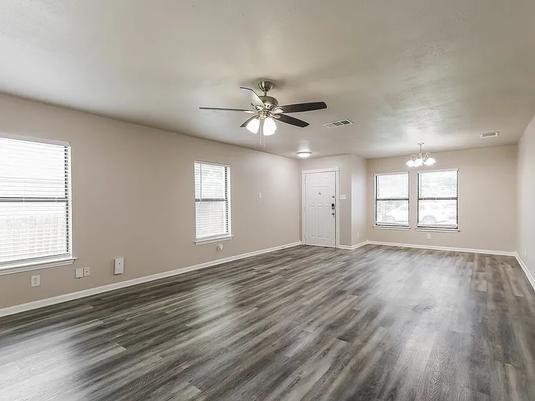 8151 Cheryl Meadow Dr — Photo 5
