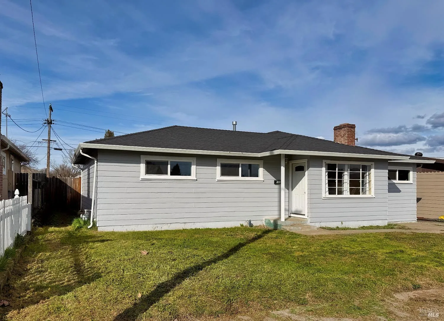 104 Thompson Avenue photo 1