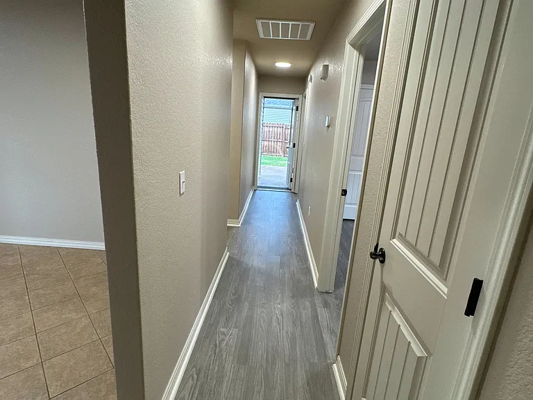 1115 W Berkeley Ave — Photo 6