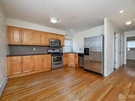 4th image of 335 Prospect Ave