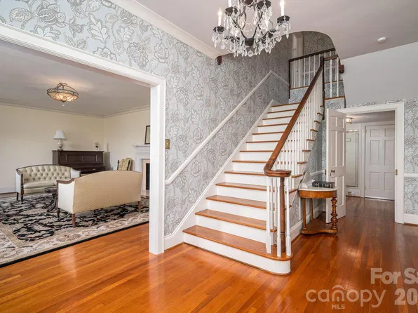 1233 General Hoke Dr, Lincolnton, NC 28092