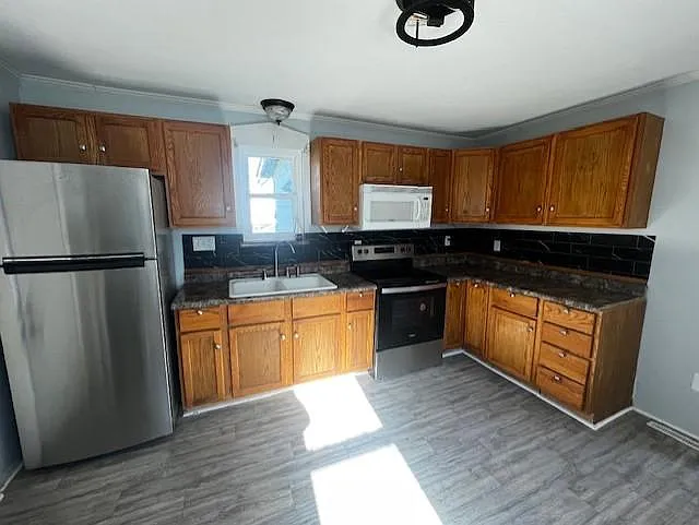 247 N 8th St — Photo 3