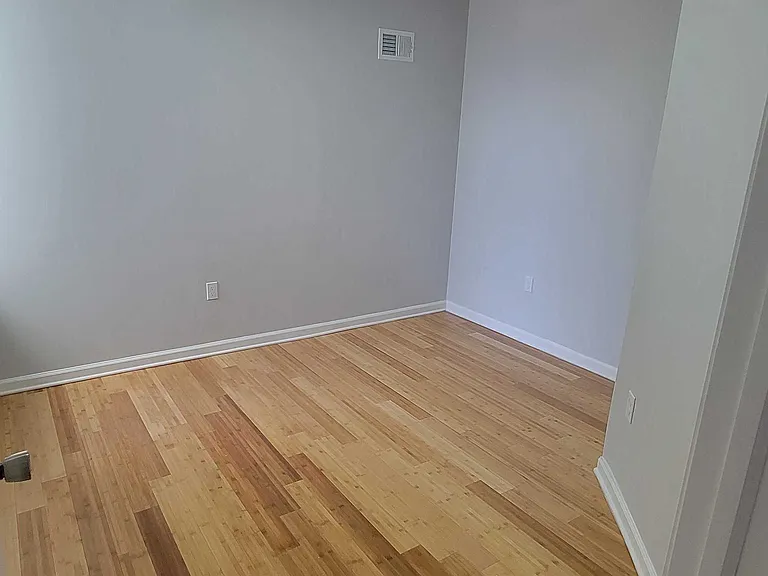 545 N Pulaski St — Photo 12