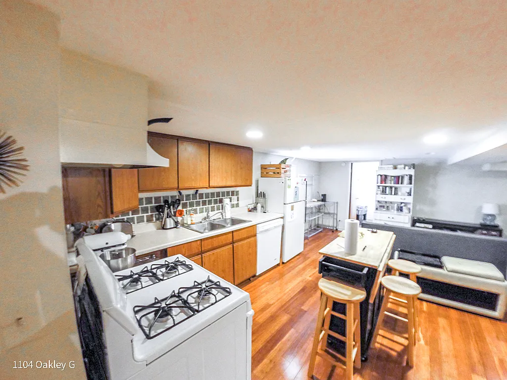 1104 N. Oakley Blvd. Apartment Rentals - Chicago, IL | Zillow