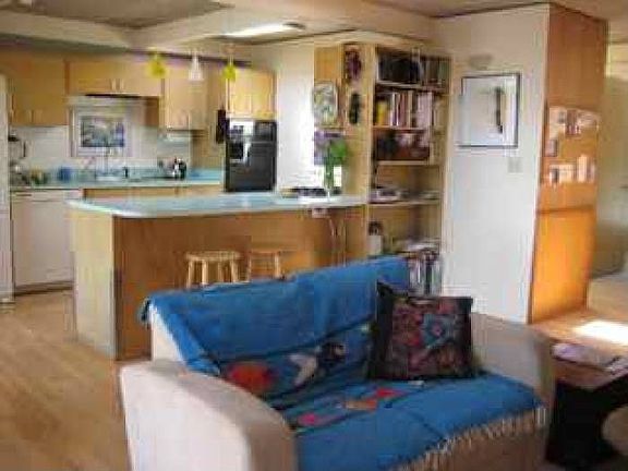 Family/to kitchen